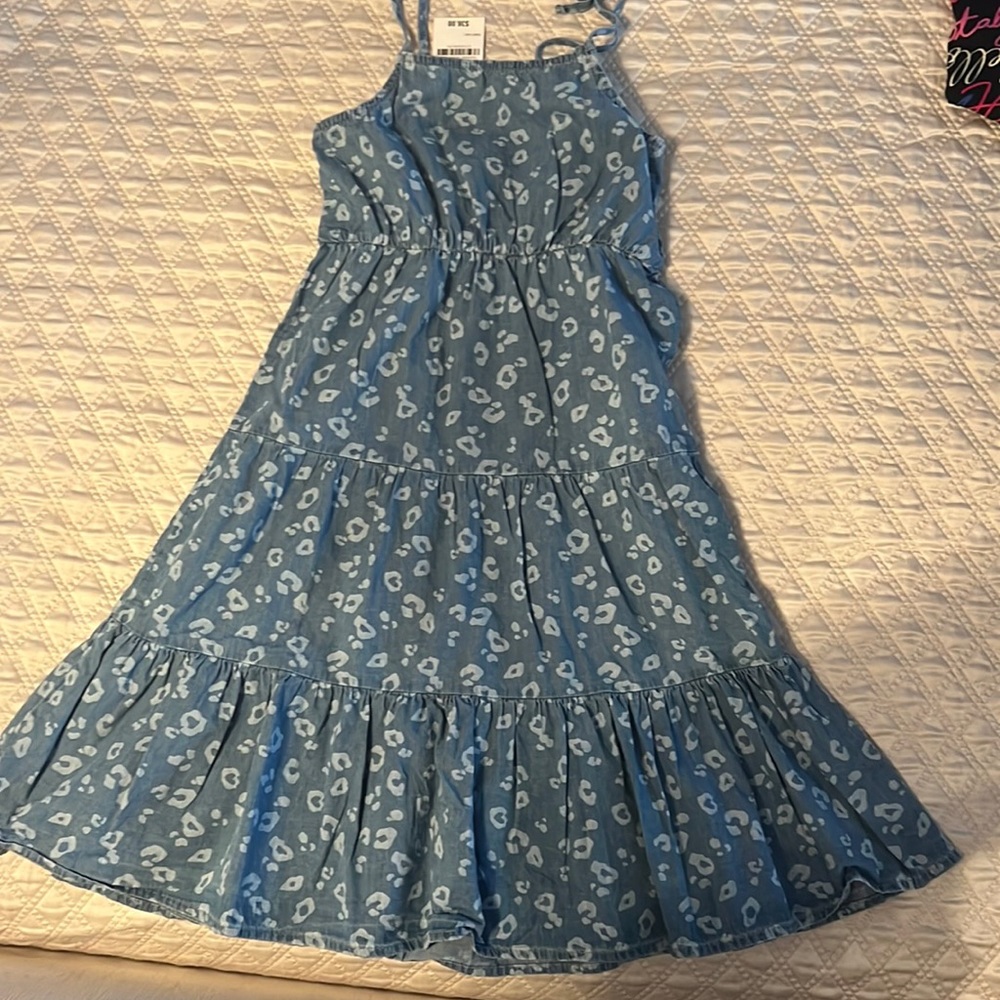 Girls dress never worn